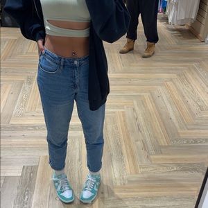 Meet your Posher, Joy